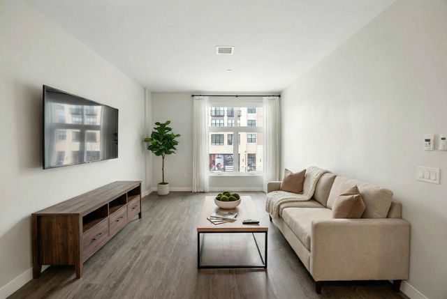 18 Artisan Dr Unit 207, Salem, NH 03079