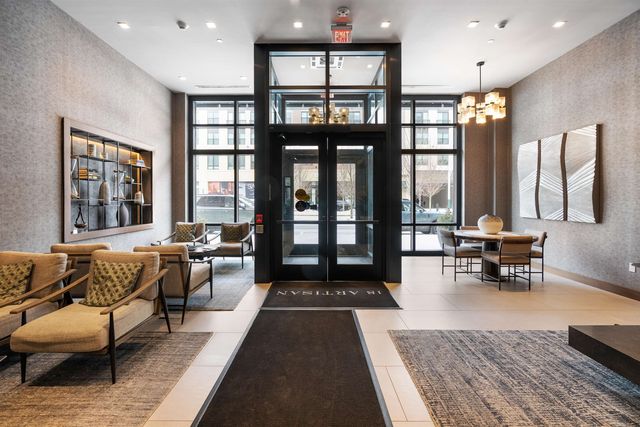 18 Artisan Dr Unit 207, Salem, NH 03079