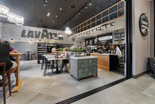 18 Artisan Dr Unit 207, Salem, NH 03079