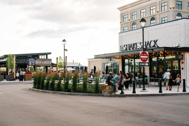 18 Artisan Dr Unit 207, Salem, NH 03079