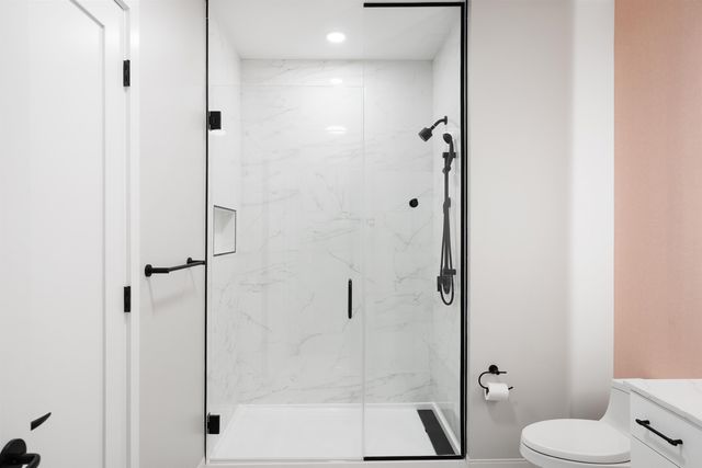 18 Artisan Dr Unit 207, Salem, NH 03079