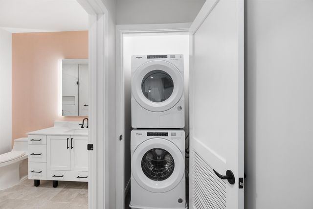 18 Artisan Dr Unit 207, Salem, NH 03079