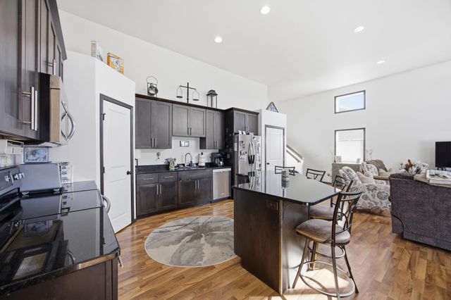 963 30th Avenue W, West Fargo, ND 58078