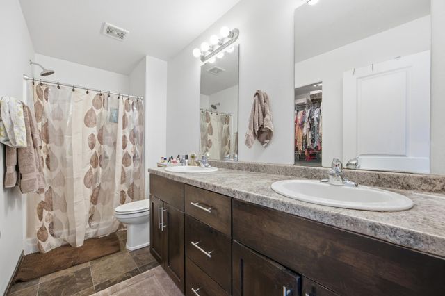 963 30th Avenue W, West Fargo, ND 58078