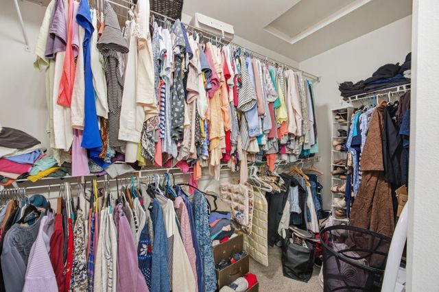 963 30th Avenue W, West Fargo, ND 58078