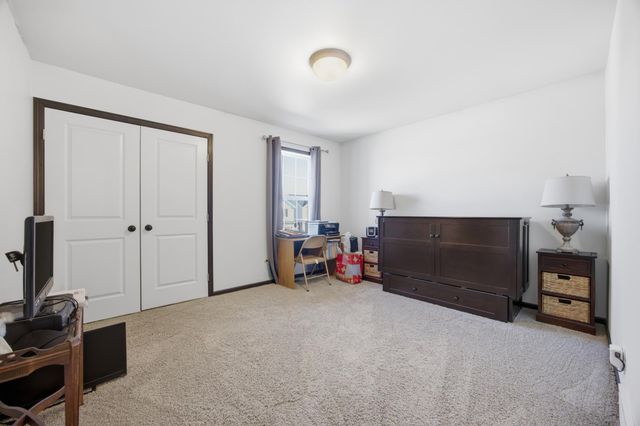 963 30th Avenue W, West Fargo, ND 58078