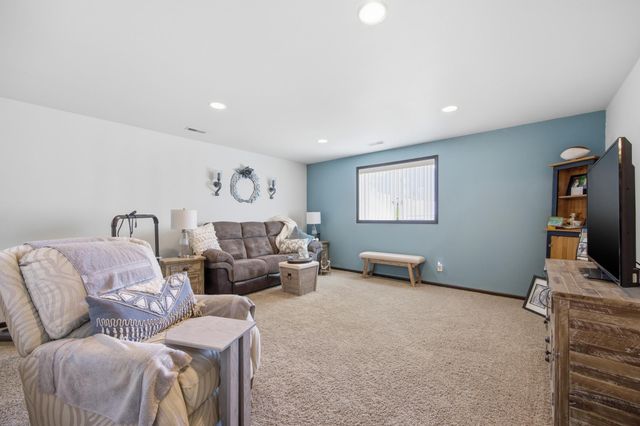 963 30th Avenue W, West Fargo, ND 58078