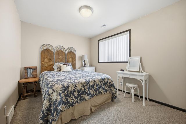 963 30th Avenue W, West Fargo, ND 58078