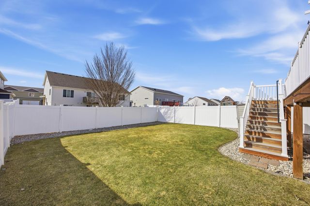 963 30th Avenue W, West Fargo, ND 58078