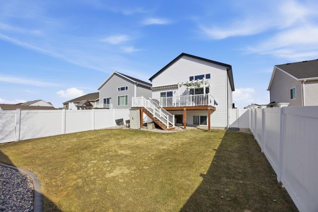 963 30th Avenue W, West Fargo, ND 58078