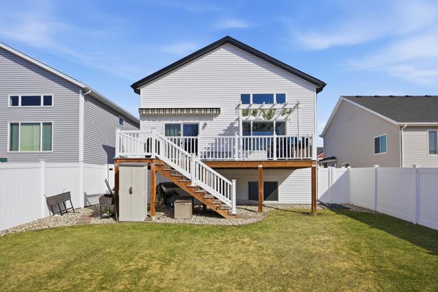 963 30th Avenue W, West Fargo, ND 58078