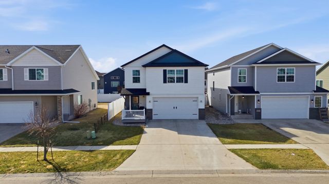 963 30th Avenue W, West Fargo, ND 58078