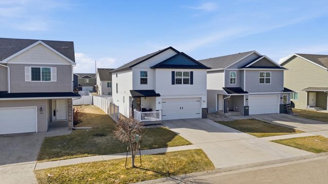 963 30th Avenue W, West Fargo, ND 58078