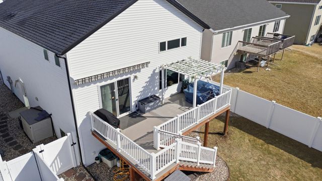 963 30th Avenue W, West Fargo, ND 58078