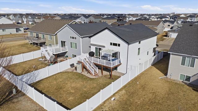 963 30th Avenue W, West Fargo, ND 58078