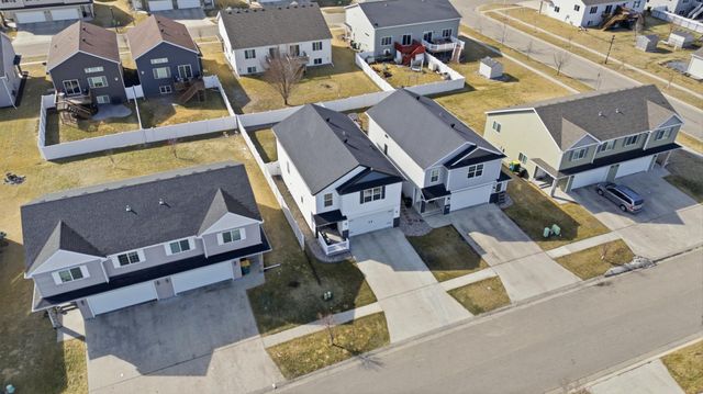 963 30th Avenue W, West Fargo, ND 58078