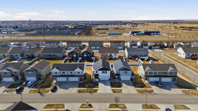 963 30th Avenue W, West Fargo, ND 58078