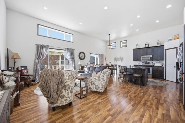 963 30th Avenue W, West Fargo, ND 58078