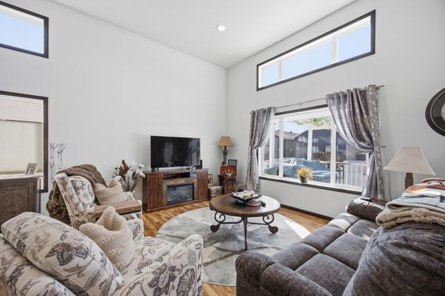 963 30th Avenue W, West Fargo, ND 58078