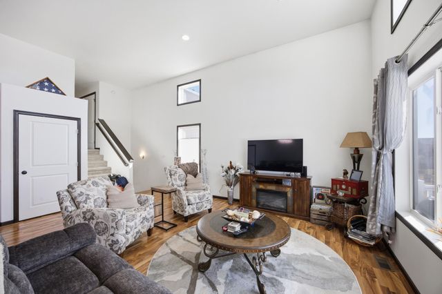 963 30th Avenue W, West Fargo, ND 58078