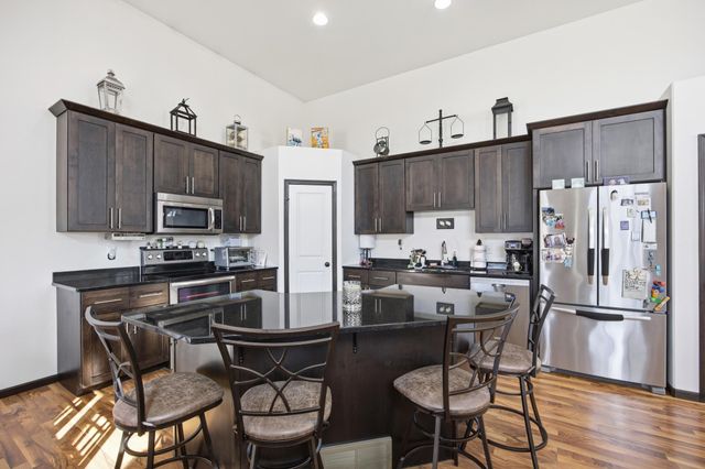 963 30th Avenue W, West Fargo, ND 58078