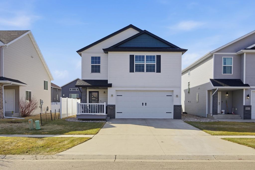 963 30th Avenue W, West Fargo, ND 58078