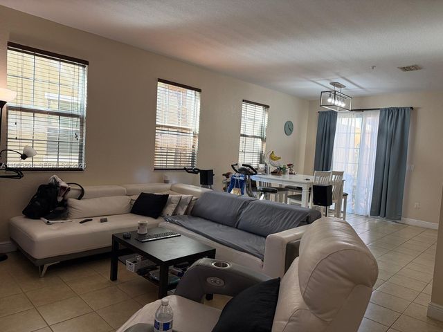 1408 SW 147th Ave, Pembroke Pines, FL 33027