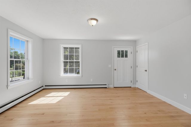 2 Evelyn Avenue, Raymond, NH 03077