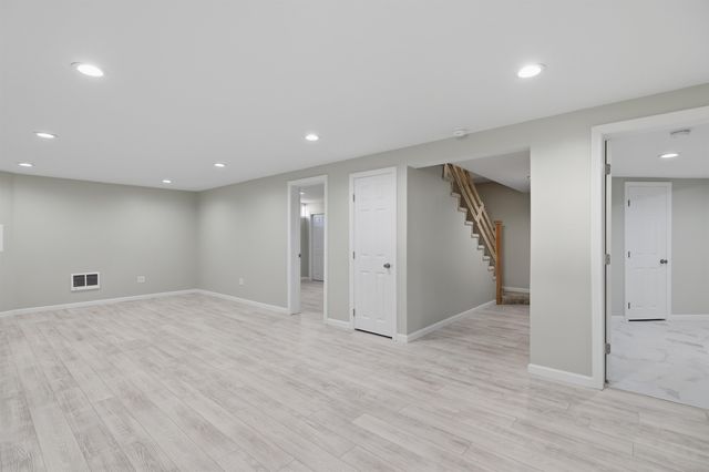 2 Evelyn Avenue, Raymond, NH 03077