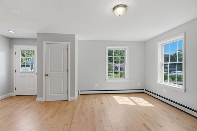 2 Evelyn Avenue, Raymond, NH 03077