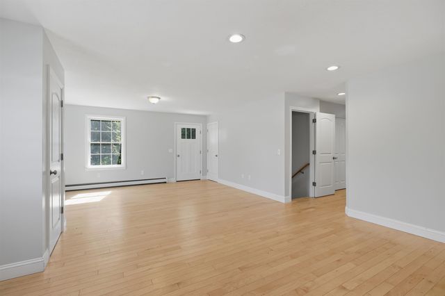 2 Evelyn Avenue, Raymond, NH 03077