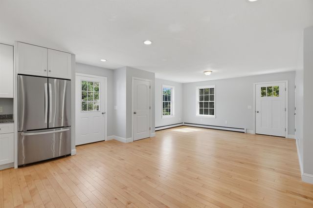 2 Evelyn Avenue, Raymond, NH 03077