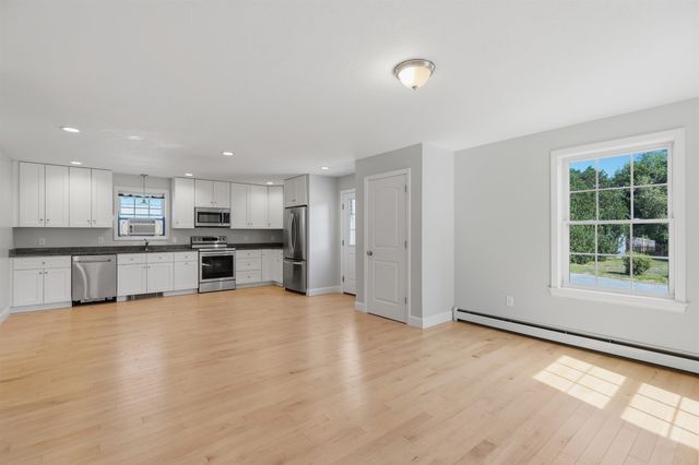 2 Evelyn Avenue, Raymond, NH 03077