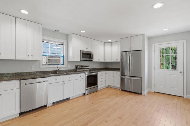 2 Evelyn Avenue, Raymond, NH 03077