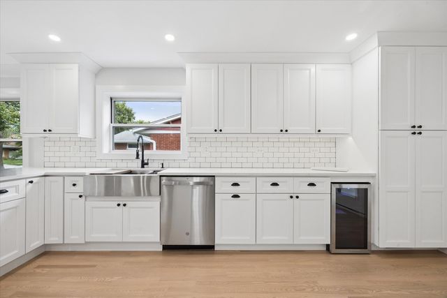 1425 Stonegate Road, La Grange Park, IL 60526
