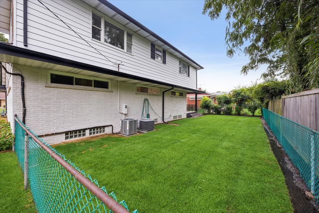 1425 Stonegate Road, La Grange Park, IL 60526