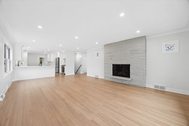 1425 Stonegate Road, La Grange Park, IL 60526