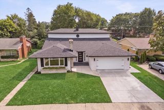 1425 Stonegate Road, La Grange Park, IL 60526