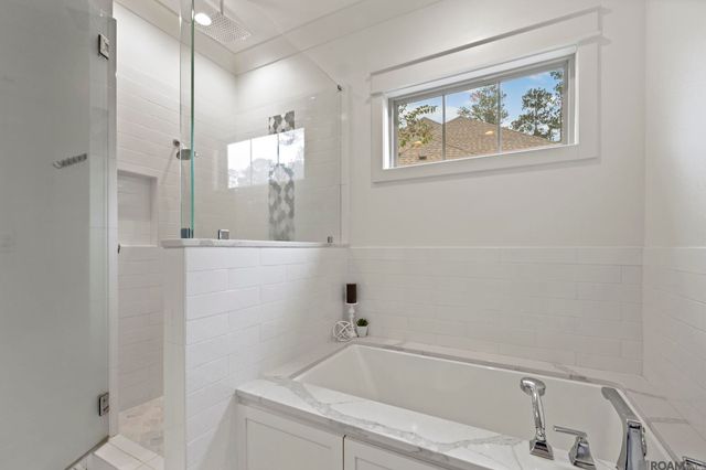 9421 St Andrews Ct, Denham Springs, LA 70726