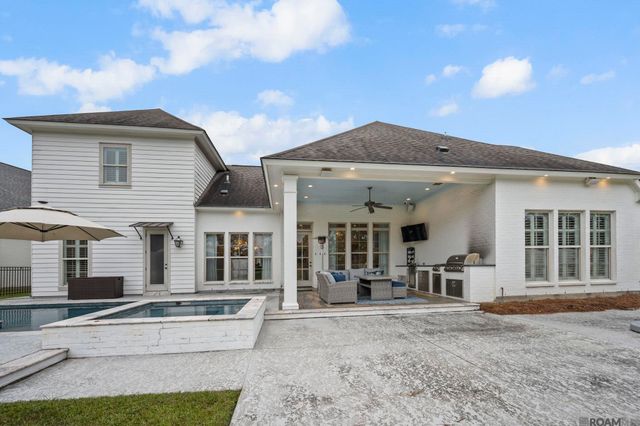 9421 St Andrews Ct, Denham Springs, LA 70726