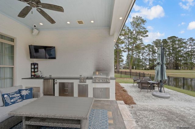 9421 St Andrews Ct, Denham Springs, LA 70726