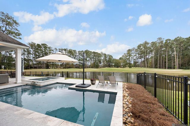 9421 St Andrews Ct, Denham Springs, LA 70726