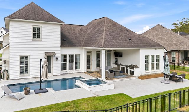 9421 St Andrews Ct, Denham Springs, LA 70726