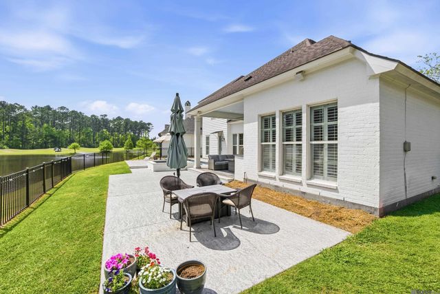 9421 St Andrews Ct, Denham Springs, LA 70726