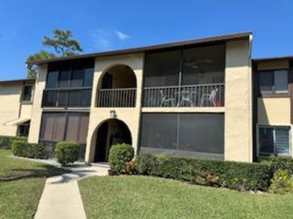 236 Pine Hov Circle D-2, Greenacres, FL 33463