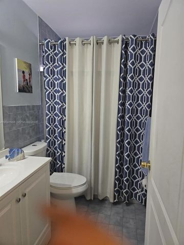 8805 NW 113th St, Hialeah Gardens, FL 33018