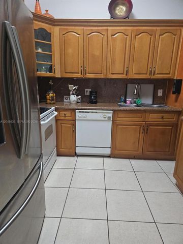 8805 NW 113th St, Hialeah Gardens, FL 33018