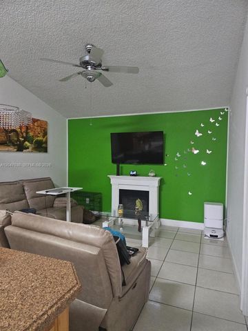 8805 NW 113th St, Hialeah Gardens, FL 33018