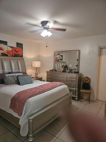 8805 NW 113th St, Hialeah Gardens, FL 33018