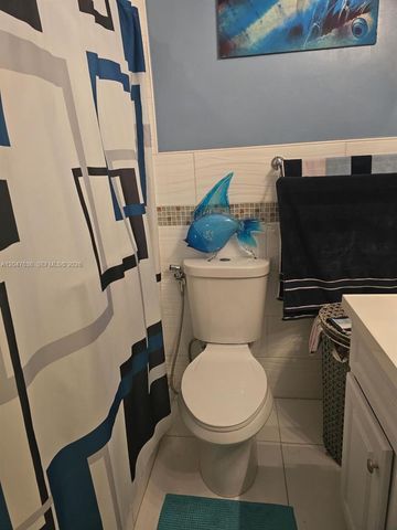 8805 NW 113th St, Hialeah Gardens, FL 33018